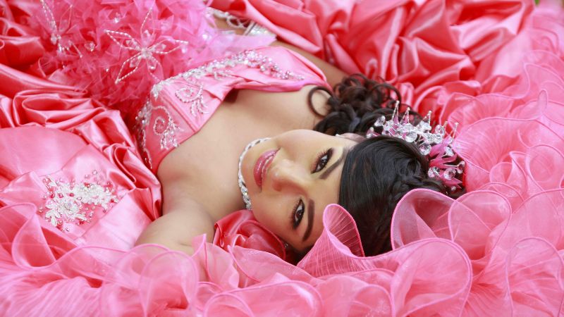 how-to-wear-a-pink-prom-dress-perfectly